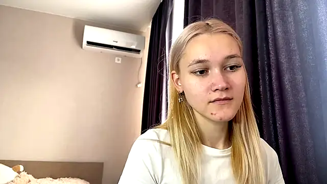 TwinedPeril online show from October 11, 7:57 am