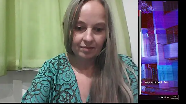 Snapshot of B_i_r_d_i_e chatting on September 20, 8:40 pm B i r d i e online show from September 20, 8:40 pm