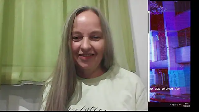 Snapshot of B_i_r_d_i_e chatting on September 19, 8:30 pm B i r d i e online show from September 19, 8:30 pm