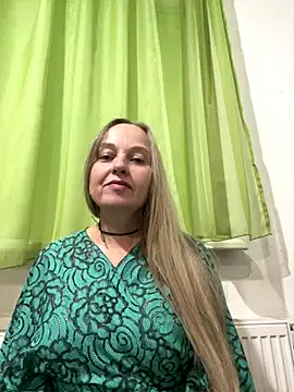 Snapshot of B_i_r_d_i_e chatting on October 1, 6:46 pm B i r d i e online show from October 1, 6:46 pm