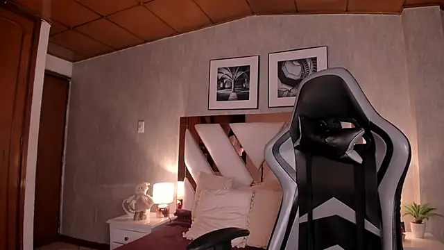 HaathorX online show from November 15, 9:05 pm