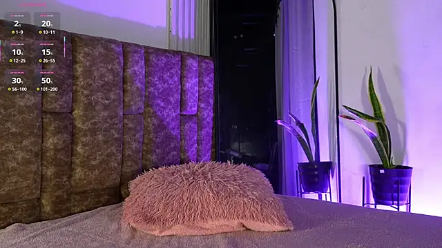 Missdionne curly online show from April 9, 11:04 am