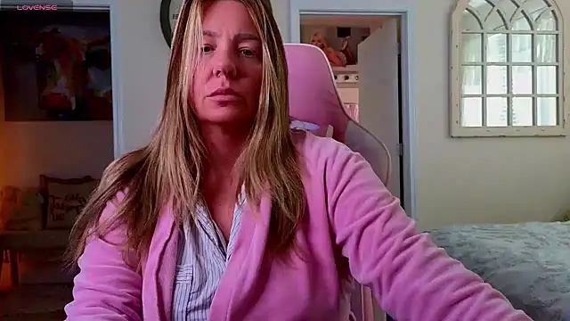 STIFFLERSMOMM online show from October 25, 6:26 pm