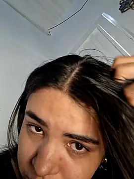 daniela crozee  online show from September 29, 8:14 pm