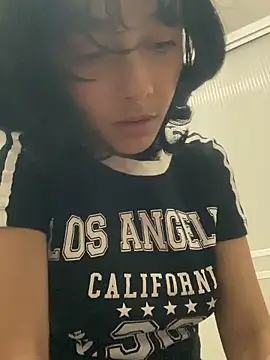 xoxo milk online show from November 10, 10:05 pm