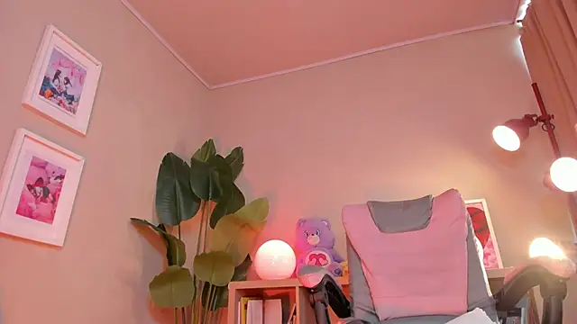 kehlannis  online show from March 19, 8:35 pm