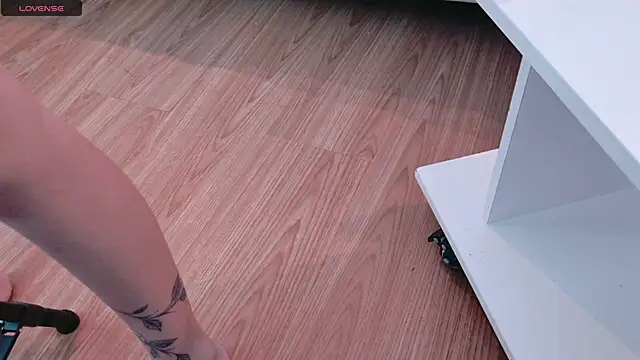 yliria010 online show from December 4, 4:59 am