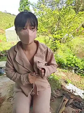 Helen-Tran online show from November 10, 1:44 am