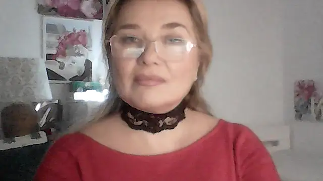 Myrienna online show from November 24, 9:39 pm