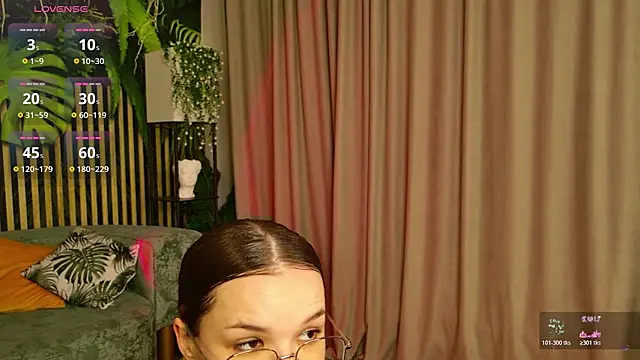 KellyHayden online show from March 7, 3:08 pm