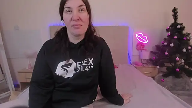 TrishaDarks online show from January 8, 6:50 am