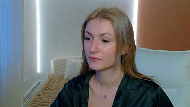 Anaayss  online show from February 9, 6:04 am