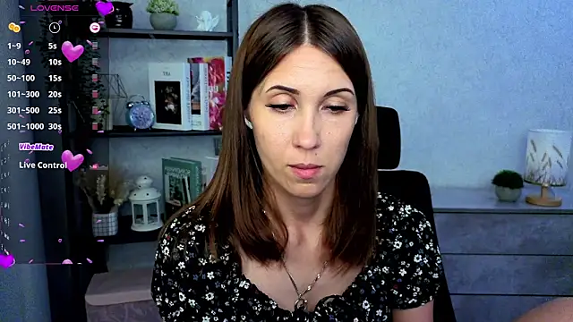 DreamVelour online show from April 13, 9:15 pm