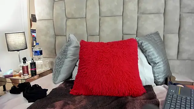 Snapshot of Saraa_Puerta chatting on October 8, 7:40 pm Saraa Puerta online show from October 8, 7:40 pm