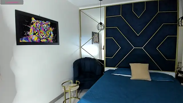 Pamela Johnsn online show from December 3, 8:33 pm