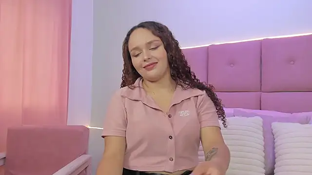 CamilaGomez149 online show from June 6, 9:32 pm