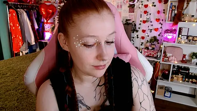 Ayla Hicks online show from March 15, 3:52 am