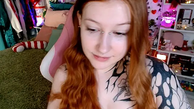 Ayla Hicks online show from April 18, 3:09 am