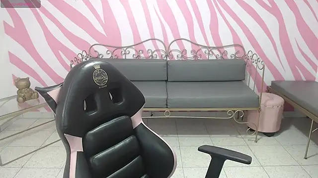 saabrina  online show from December 4, 1:24 pm