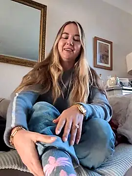 BarbieDolly x online show from October 9, 4:00 pm