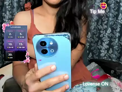 Queen-Bee143 online show from February 27, 6:41 pm