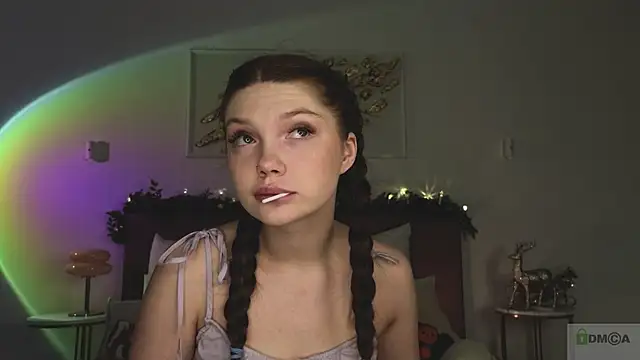 Nicole Broown  online show from December 19, 9:51 pm