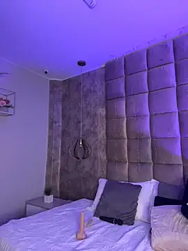 ChloeRosses online show from April 7, 4:47 am