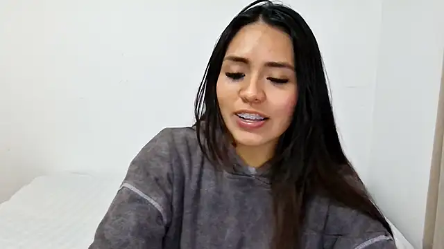 Snapshot of BellaBliss123 chatting on October 3, 10:59 pm BellaBliss123 online show from October 3, 10:59 pm