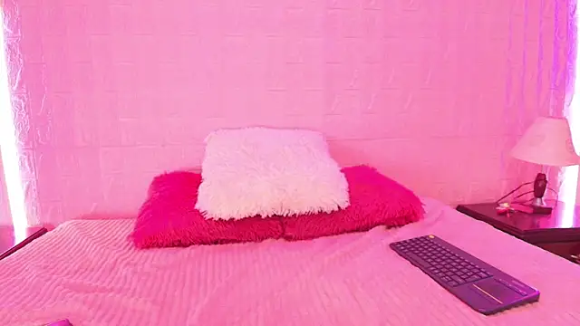 Snapshot of Zoe_Slut chatting on September 25, 12:21 am Zoe Slut online show from September 25, 12:21 am