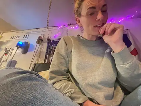 arianna1993 online show from February 6, 8:50 am