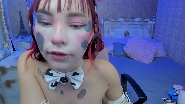 Snapshot of Megane_whitte chatting on October 21, 4:49 am Megane whitte online show from October 21, 4:49 am