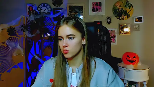 JuneWoods online show from October 30, 8:16 am