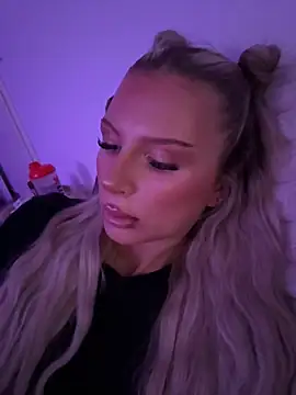 blondeeee online show from July 1, 3:55 pm
