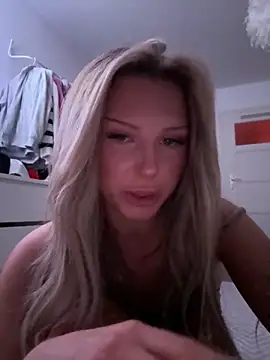 blondeeee online show from December 16, 5:41 pm