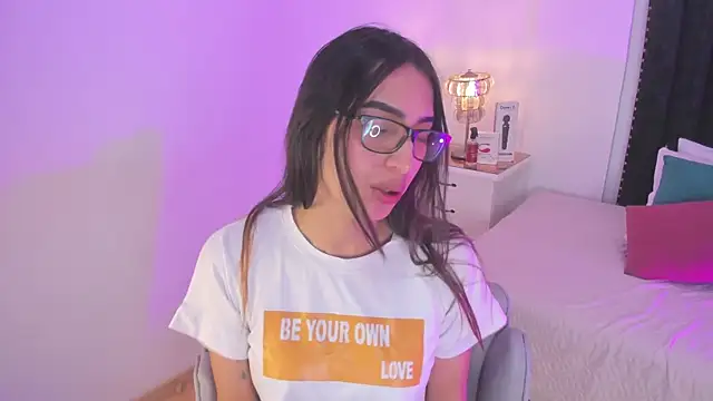 Snapshot of cherrylady_02 chatting on October 6, 2:01 pm cherrylady 02 online show from October 6, 2:01 pm