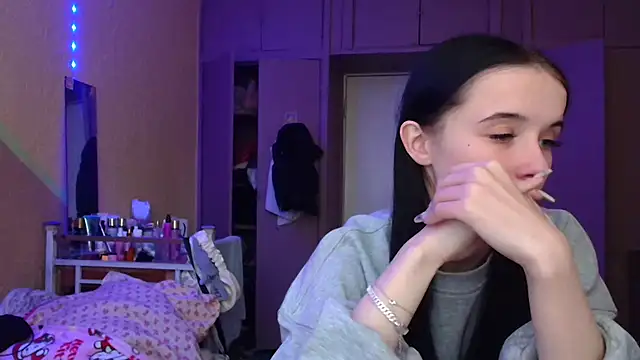 Emilia Light online show from March 27, 1:23 pm