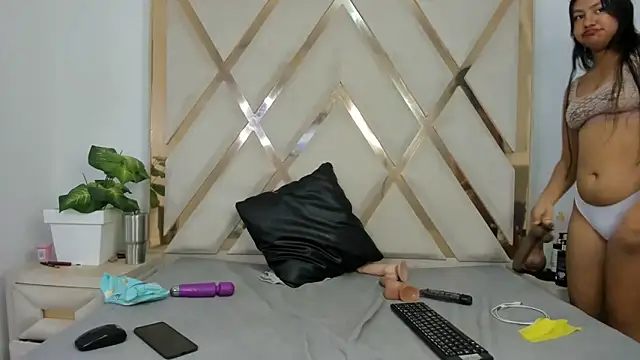 indiraasm online show from November 17, 2:34 am