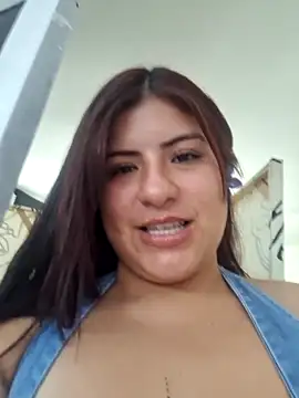 Snapshot of Karoline_Amber chatting on October 8, 10:36 pm Karoline Amber online show from October 8, 10:36 pm