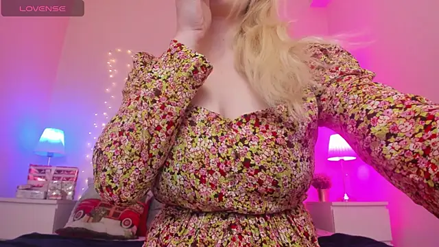 CamillaDreamer online show from December 4, 8:09 pm