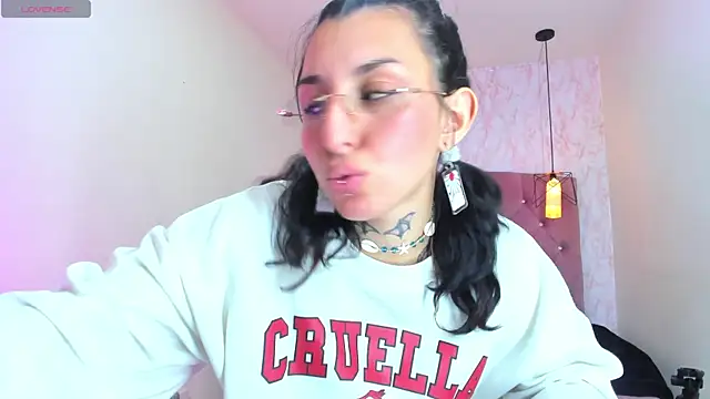 Iris  77 online show from November 5, 4:34 pm