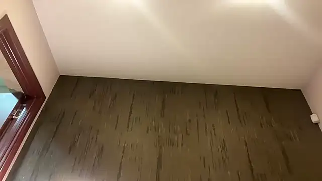 realrockybee1 online show from October 31, 11:42 pm