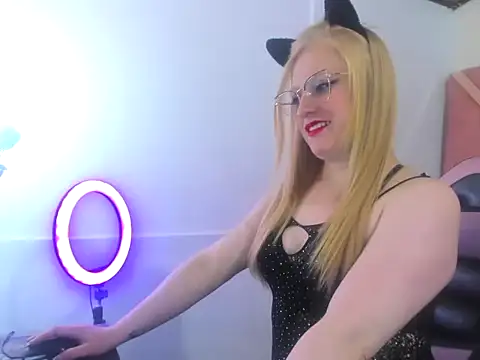 AliceCat 01 online show from September 30, 4:18 am