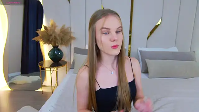 Lili Lohan online show from November 10, 5:19 pm