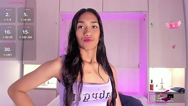 AnahiCollins online show from November 11, 11:40 am