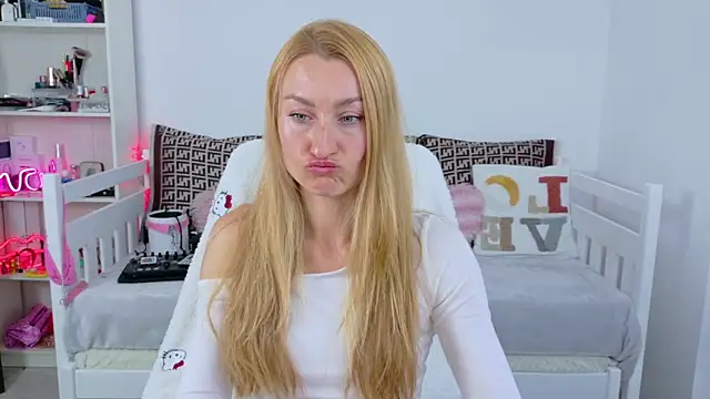 MysticRoxanne online show from December 21, 10:41 am