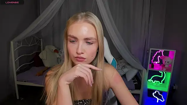 TessaGrays online show from November 18, 12:17 pm