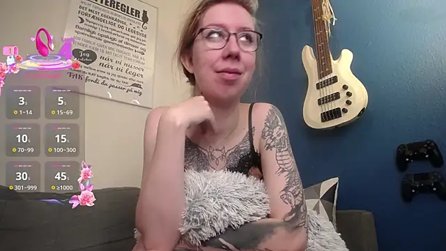 TattooedGirls online show from December 4, 8:16 am