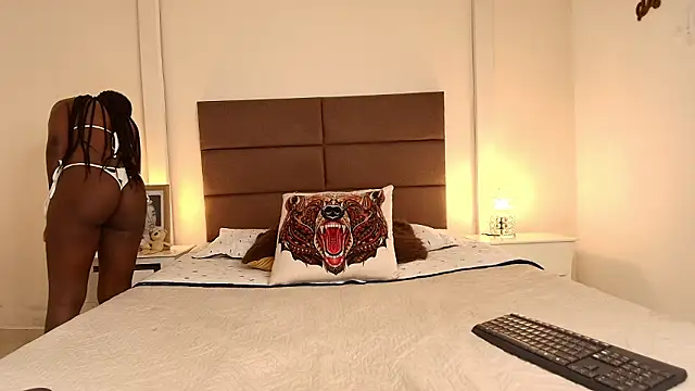 NatashaTaylor online show from March 10, 2:10 pm