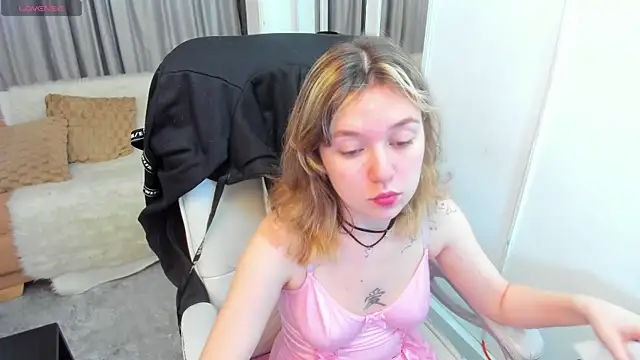 Lucia Copper online show from December 15, 12:10 pm