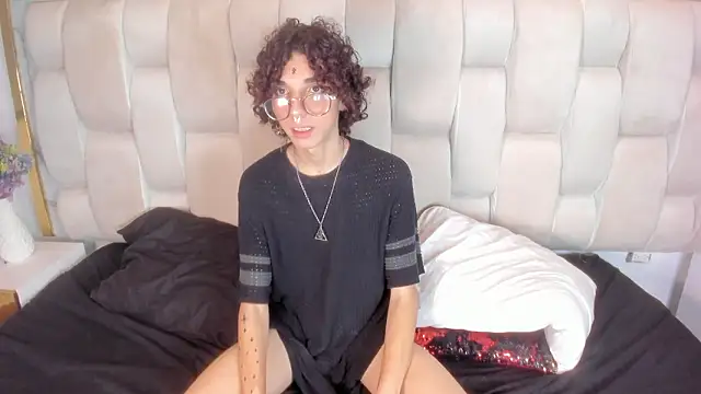 Scaarlett 22  online show from February 24, 4:22 am